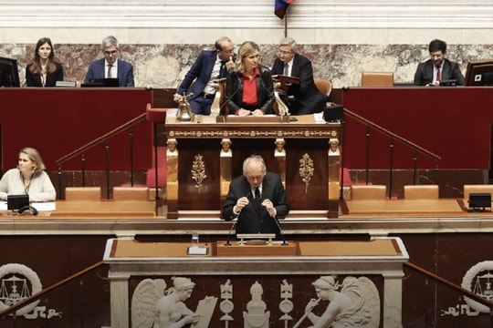 Thủ tướng Pháp Francois Bayrou vượt qua cuộc bỏ phiếu bất tín nhiệm