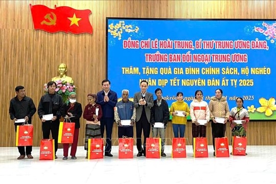 Trưởng ban Đối ngoại Trung ương thăm và tặng quà Tết tại Quảng Trị