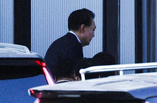 Tổng thống Hàn Quốc ra tòa dự phiên điều trần, chờ phán quyết về lệnh bắt giữ