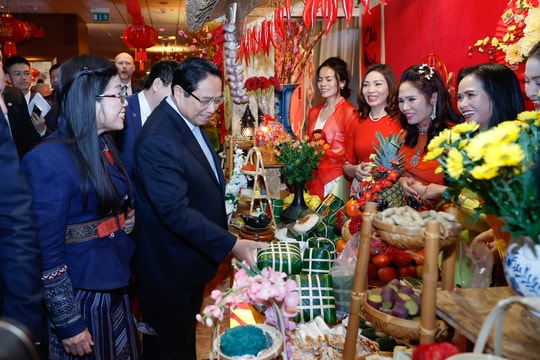 Thủ tướng Phạm Minh Chính chung vui đón Tết sớm với cộng đồng người Việt Nam tại Ba Lan