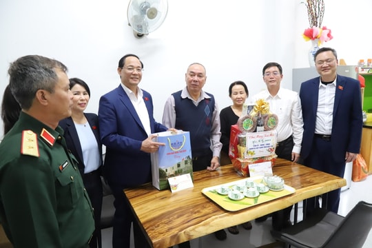 Phó Chủ tịch Quốc hội Trần Quang Phương thăm, tặng quà, chúc Tết tại Đắk Lắk