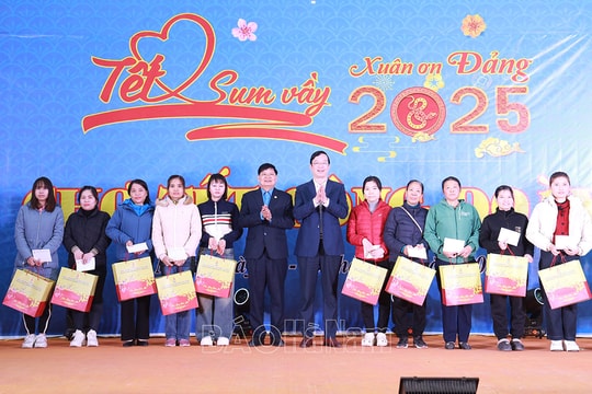 Hà Nam: Nhiều hoạt động nghĩa tình tại “Tết sum vầy - Xuân ơn Đảng” và chợ Tết Công đoàn 2025