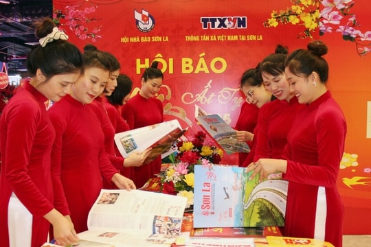 Sơn La trưng bày hơn 400 ấn phẩm báo Xuân Ất Tỵ 2025 của các cơ quan báo chí