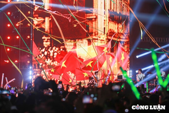 Mãn nhãn với chương trình 'Hòa nhạc Ánh sáng - Chào năm mới 2025'