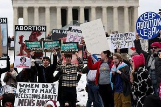 Hàng nghìn người biểu tình tại Washington phản đối lễ nhậm chức của ông Trump