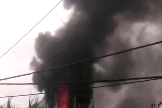 TP HCM: Cháy dữ dội ở cửa hàng kinh doanh máy hàn, nhiều tài sản bị thiêu rụi