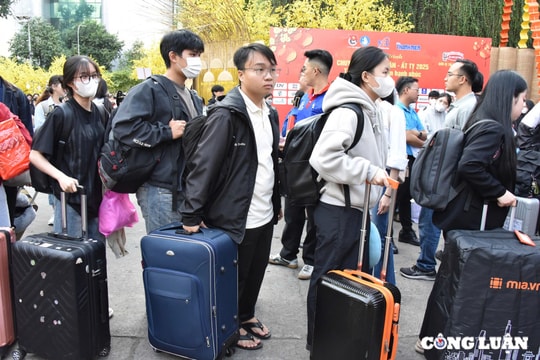 Đưa 2.000 sinh viên, người lao động khó khăn ở TP HCM về quê đón Tết