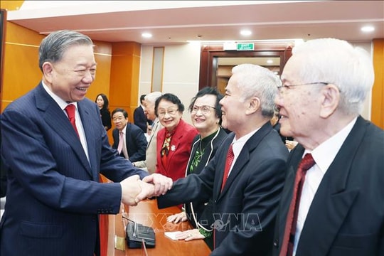 Bộ Chính trị, Ban Bí thư gặp mặt các đồng chí lãnh đạo, nguyên lãnh đạo Đảng, Nhà nước