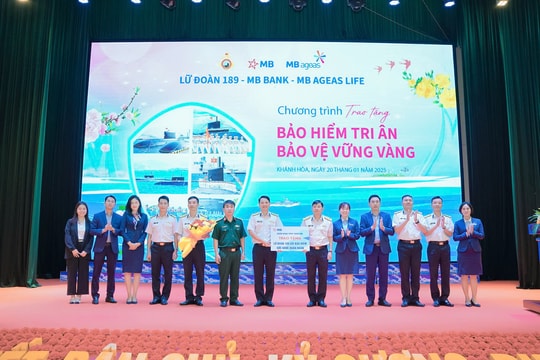 Tặng 1200 gói bảo hiểm ung thư cho cán bộ chiến sĩ Binh chủng Hải quân