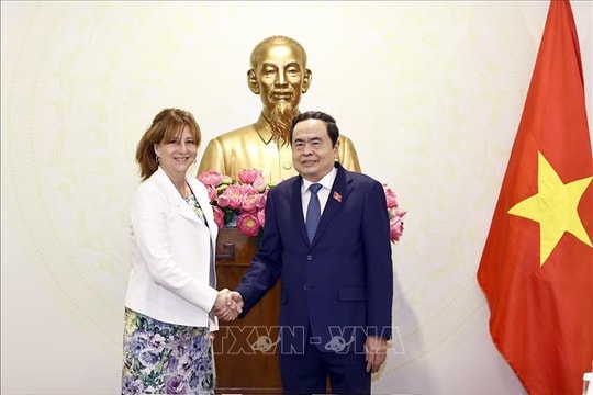 Chia sẻ kinh nghiệm đẩy mạnh vai trò nữ nghị sĩ