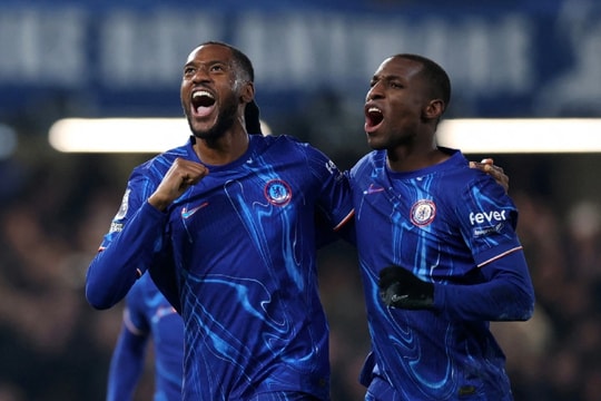 Thắng Wolves 3-1, Chelsea trở lại Top 4 Ngoại hạng Anh 2024/25