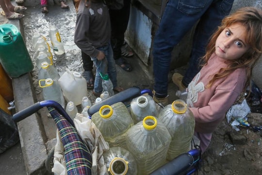 Liên hợp quốc: 915 xe viện trợ đã vào Dải Gaza trong ngày thứ hai ngừng bắn