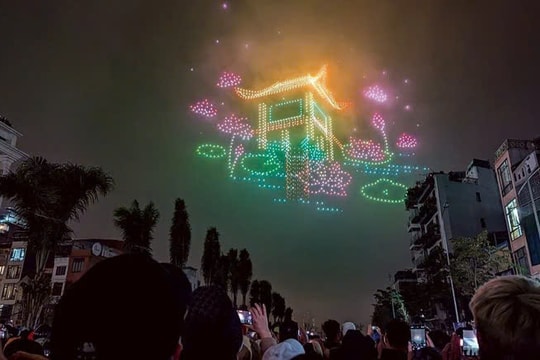 Hà Nội trình diễn drone hỏa thuật lớn nhất thế giới trong đêm giao thừa Ất Tỵ 2025