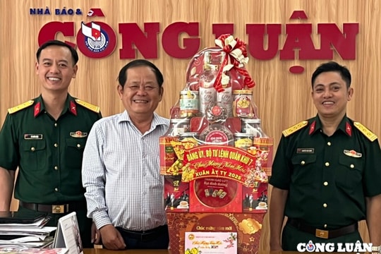 Đảng uỷ, Bộ Tư lệnh Quân khu 7 chúc Tết báo Nhà báo và Công luận