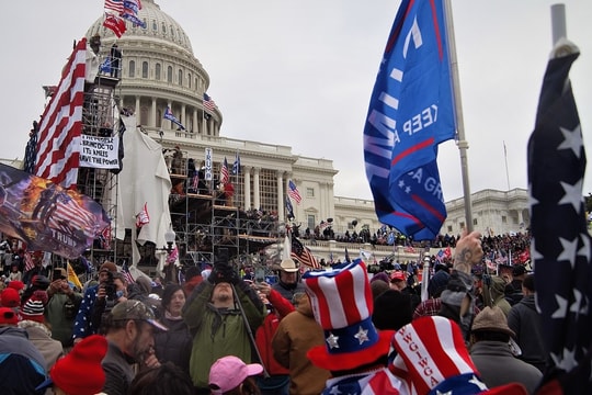 Hàng trăm đối tượng bạo loạn Điện Capitol được thả sau lệnh ân xá của ông Trump