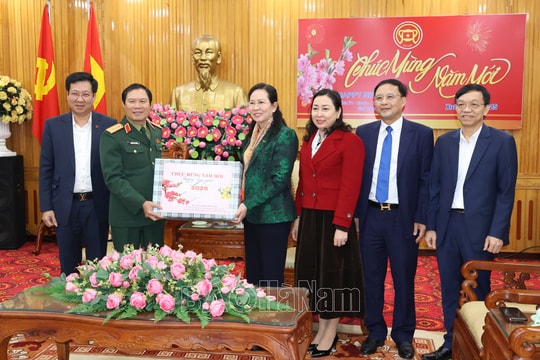 Tổng Tham mưu trưởng Quân đội nhân dân Việt Nam thăm, tặng quà chúc Tết tại Hà Nam