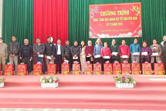 Tập đoàn Đèo Cả trao gần 500 phần quà Tết cho các gia đình có hoàn cảnh khó khăn