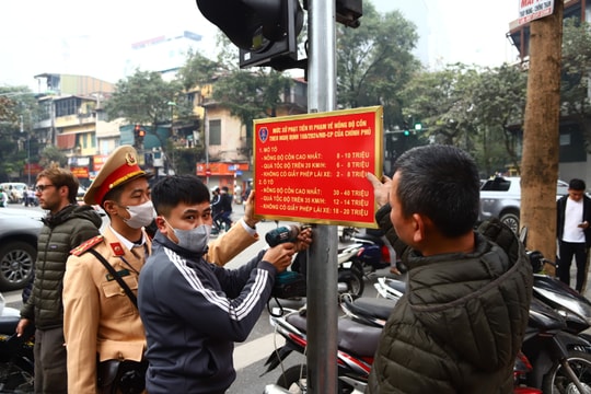 CSGT Hà Nội lắp biển thông báo mức phạt nghị định 168 tại 58 nút giao