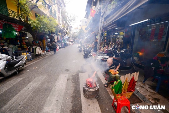 Tết Nguyên đán 2025: Phòng cháy chữa cháy khi thắp hương, đốt vàng mã