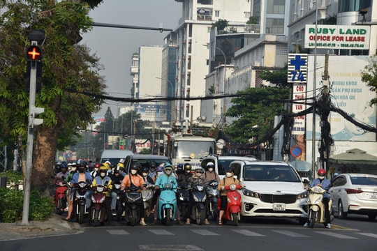 Cảnh sát giao thông TP HCM đưa ra lưu ý về việc chấp hành đèn tín hiệu giao thông