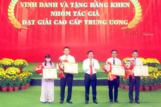 Hậu Giang trao giải báo chí về xây dựng Đảng và tổ chức khai mạc Hội báo Xuân 2025