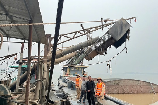 Hà Nội: Tạm giữ nhiều đối tượng và 2 phương tiện thủy khai thác cát trái phép