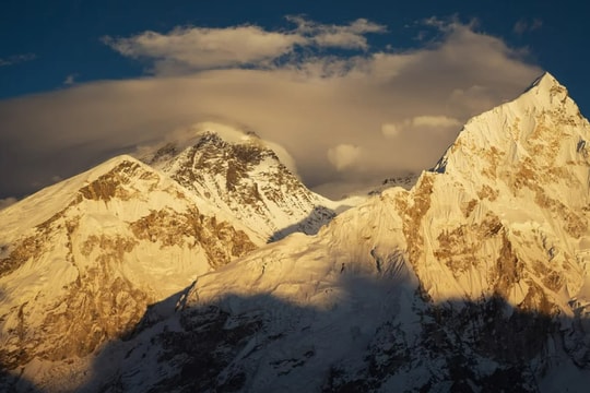 Nepal tăng phí leo núi Everest lên gần 380 triệu đồng