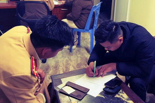 Xử lý tài xế ô tô tạt đầu xe khách trên cao tốc