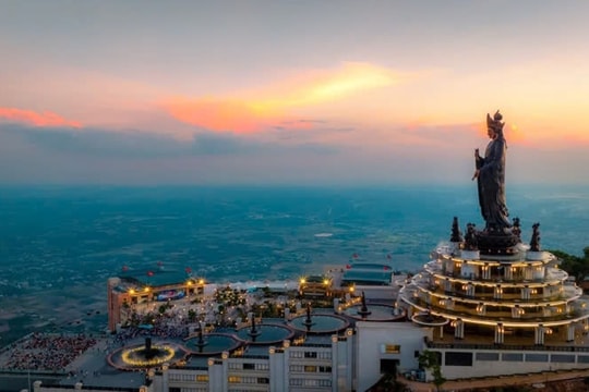 Núi Bà Đen dự kiến đón hàng triệu lượt khách dịp Tết Ất Tỵ 2025