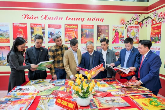 Thái Nguyên khai trương phòng đọc báo Xuân và Không gian trưng bày sách