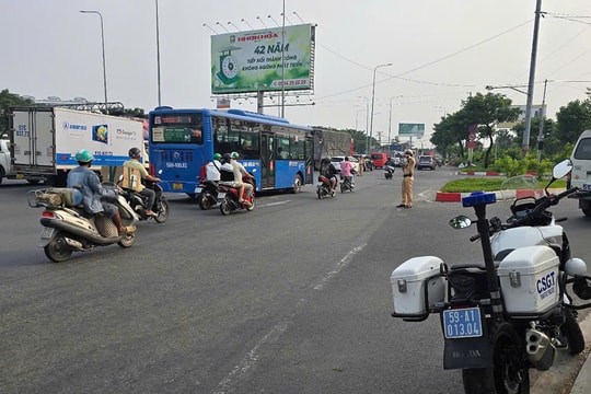 51 đơn vị CSGT TPHCM ra quân, giúp dân thuận lợi về quê đón Tết