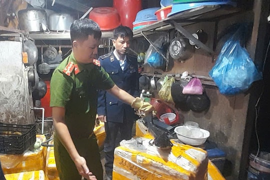 Kon Tum: Phát hiện hơn 350kg cá tầm đông lạnh không rõ nguồn gốc trong quán ăn