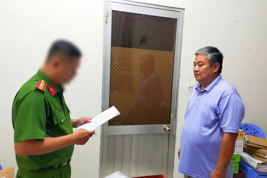 Bắt tạm giam 2 cựu cán bộ tín dụng ngân hàng về hành vi nhận hối lộ