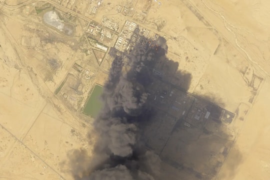 Giao tranh ác liệt tại Sudan thiêu rụi nhà máy lọc dầu lớn nhất đất nước