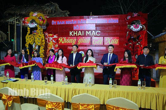 Trải nghiệm 'Không gian chợ Tết xưa' tại Phố cổ Hoa Lư, Ninh Bình