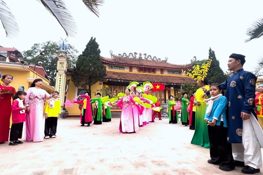 Xẩm Xoan ngày xuân - Nghệ thuật truyền thống đang dần trở lại