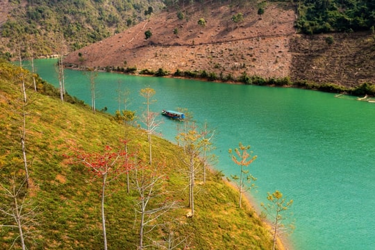 Đối mặt với Sông Gâm