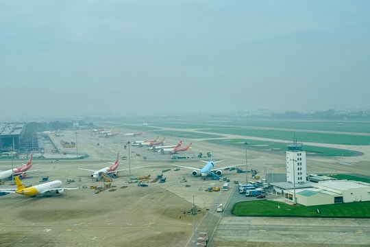 Hơn 1.000 một nghìn lượt chuyến bay cất/hạ cánh tại sân bay Tân Sơn Nhất