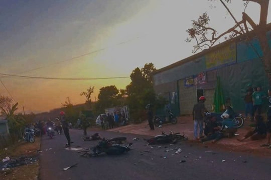Gia Lai: Hai xe máy đối đầu, 2 người tử vong tại chỗ