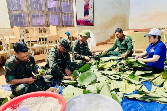 Gia Lai: “Phiên chợ xuân - Thắm tình quân dân”, gắn bó người dân- chiến sĩ