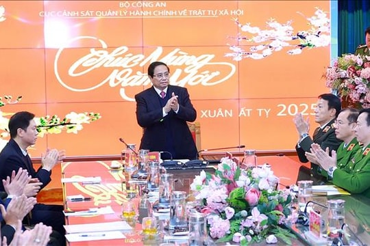 Thủ tướng chúc Tết lực lượng Công an nhân dân