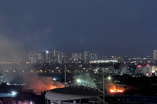 Sau sự cố drone rơi, bốc cháy, Hà Nội dừng trình diễn drone đêm Giao thừa