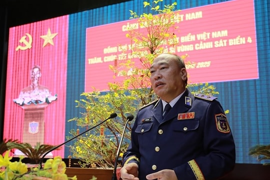 Tư lệnh Cảnh sát biển Việt Nam thăm, chúc Tết cán bộ, chiến sĩ Bộ Tư lệnh Vùng Cảnh sát biển 4