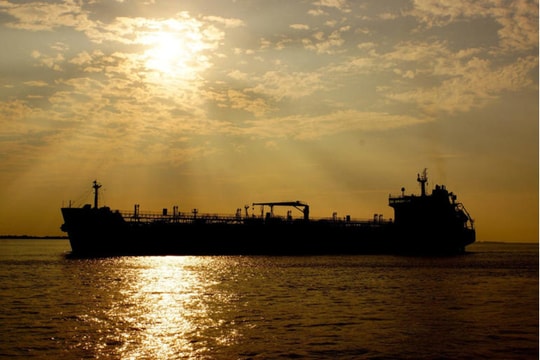 Nga thách thức lệnh trừng phạt của Mỹ, gửi tàu chở dầu đến Ấn Độ