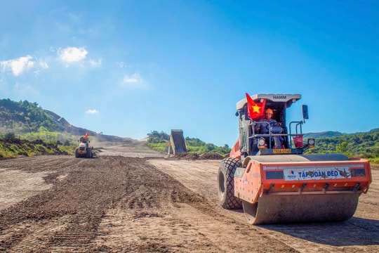 Những ca trực 'vắt ngang' Giao thừa, xuyên lễ Tết