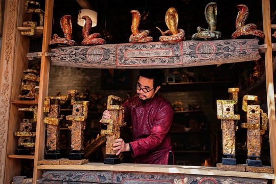 Hình tượng rắn qua nét sơn mài Việt