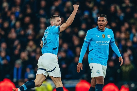 Thắng ngược Club Brugge, Man City vào vòng play-off Champions League