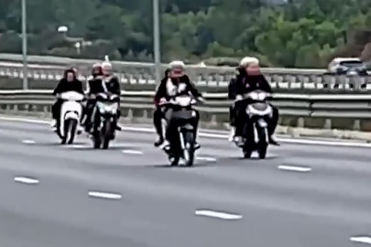 Nghệ An: 11 thanh thiếu niên tháo biển số, lái xe máy vào cao tốc