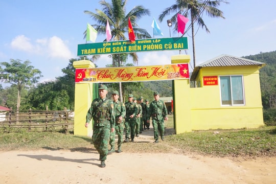 Người lính mang quân hàm xanh đang lặng lẽ đón tết xa nhà