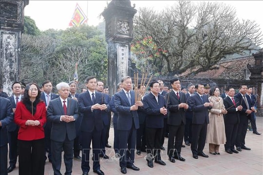 Tổng Bí thư Tô Lâm dâng hương tại Khu Di tích Quốc gia đặc biệt Cố đô Hoa Lư